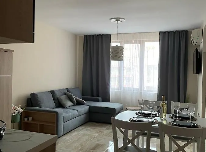 Beach Residence Pomorie Apartment